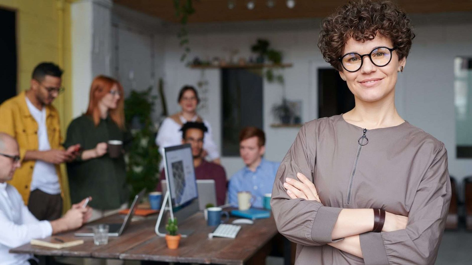 photo of woman wearing eyeglasses